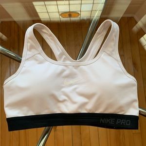 Nike - White Sports Bra